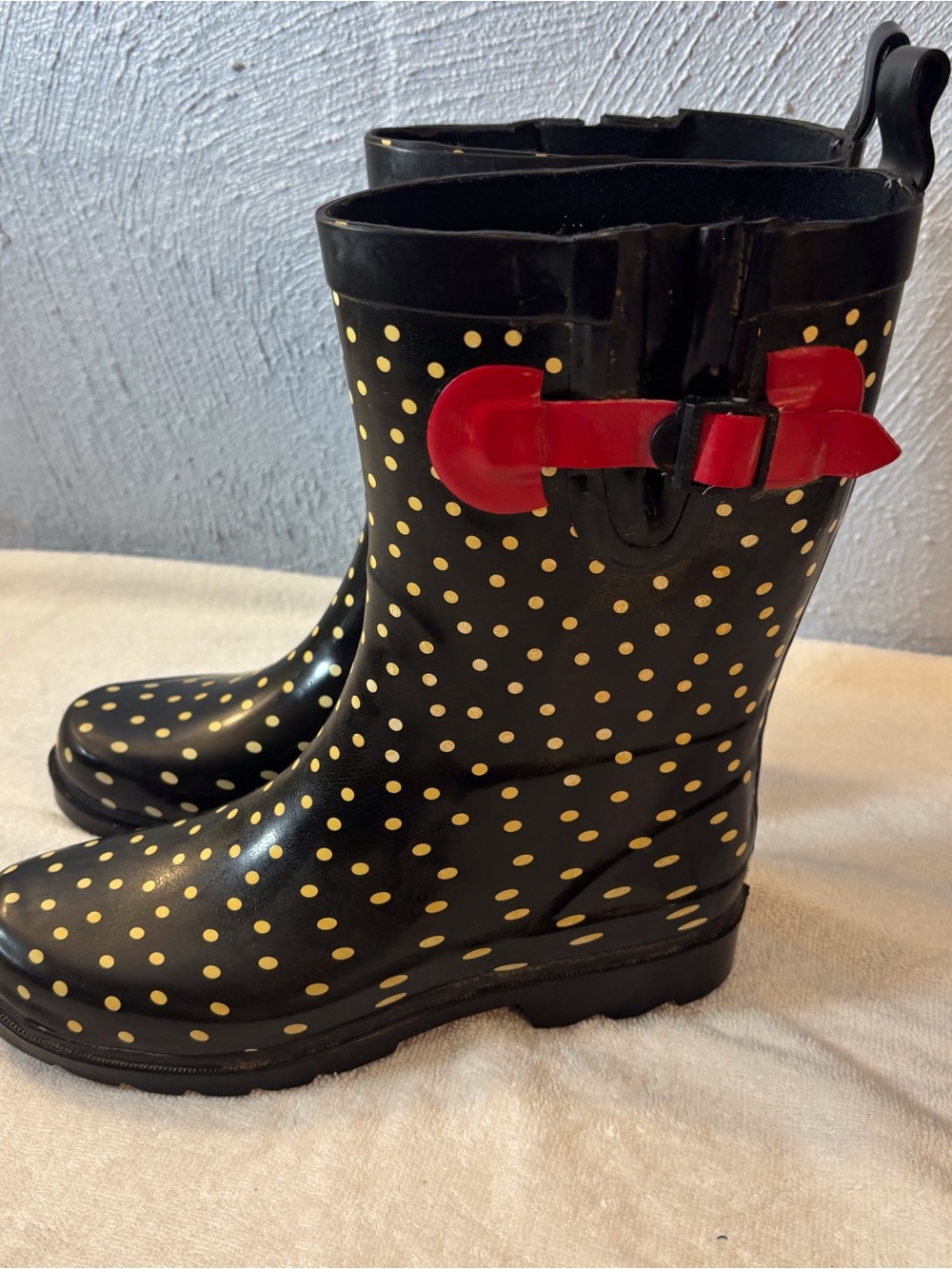 Capelli of NewYorkBlack Rain Boots Yellow Polka Dots and Red Buckle SZ 8 Rubber